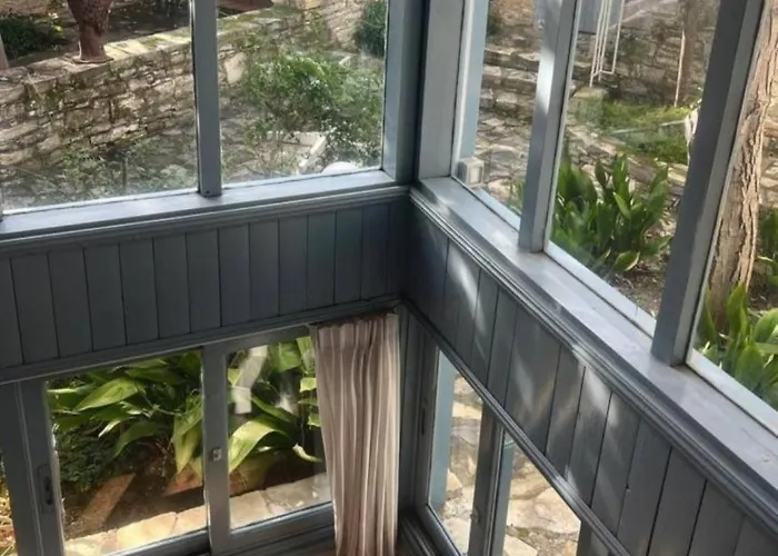 Ample Places بانو يفكارا