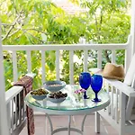 Holiday home Ample Places *